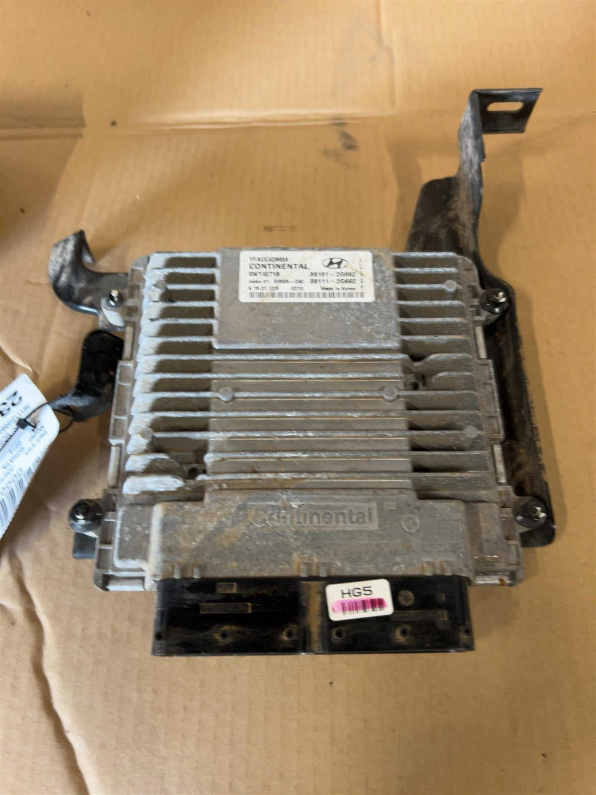 Engine Control Module (ECM/PCM) from a 2014 Hyundai Sonata, photo 1