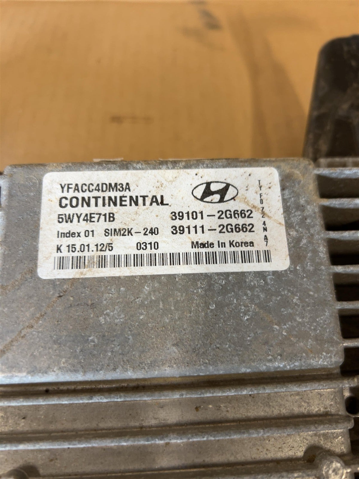 Engine Control Module (ECM/PCM) from a 2014 Hyundai Sonata, photo 2