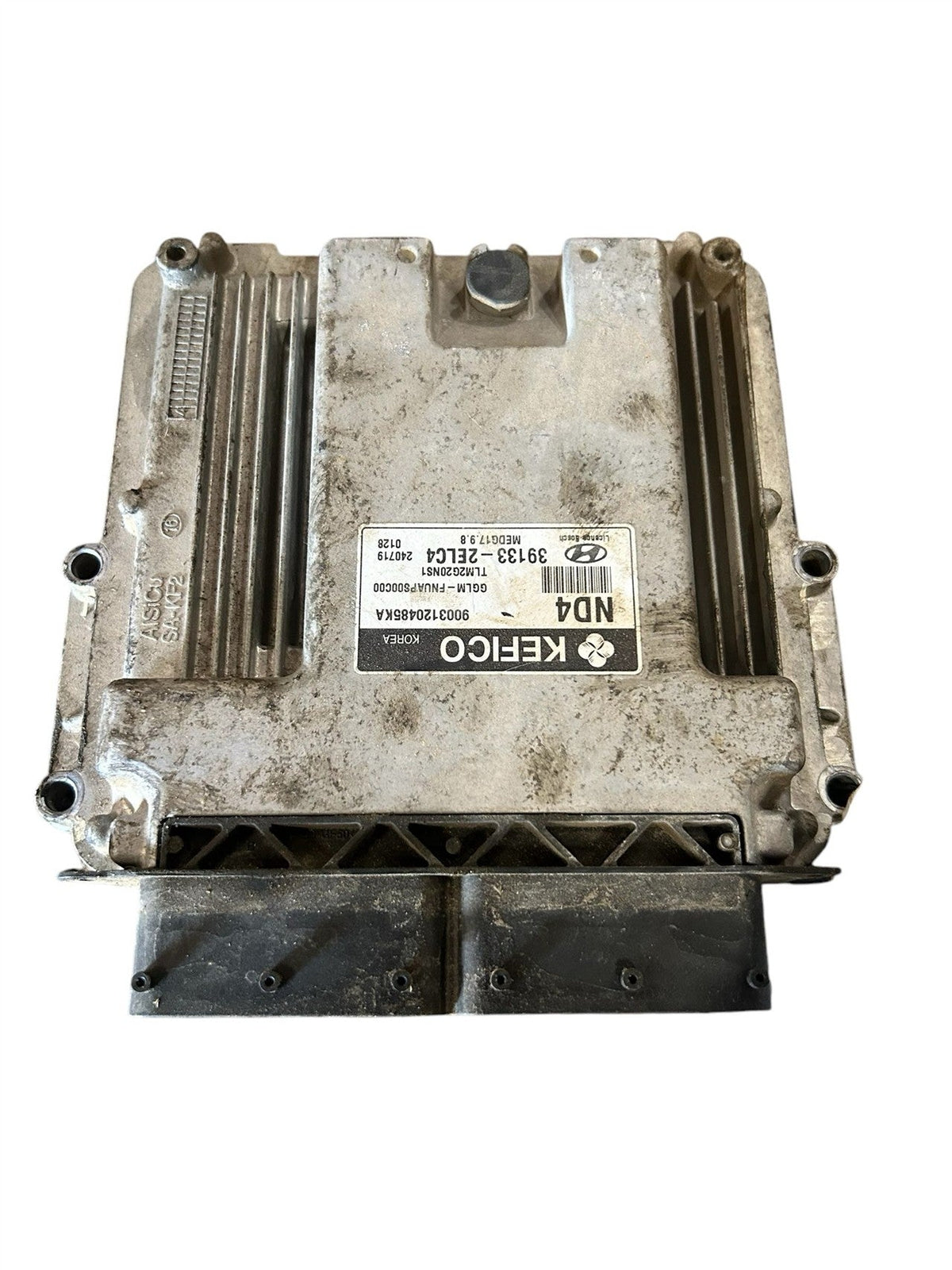 Engine Control Module (ECM/PCM) from a 2015 Hyundai Tucson, photo 2