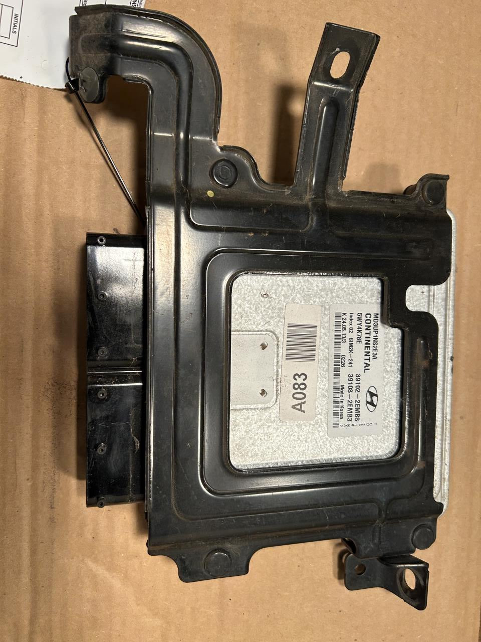 Engine Control Module (ECM/PCM) from a 2013 Hyundai Elantra, photo 1