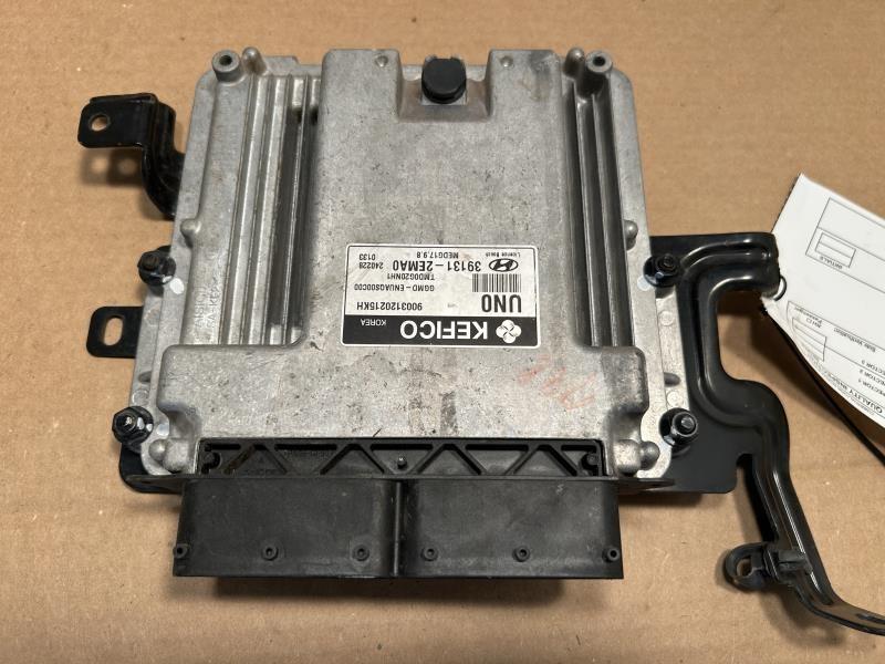 Engine Control Module (ECM/PCM) from a 2014 Hyundai Elantra, photo 1