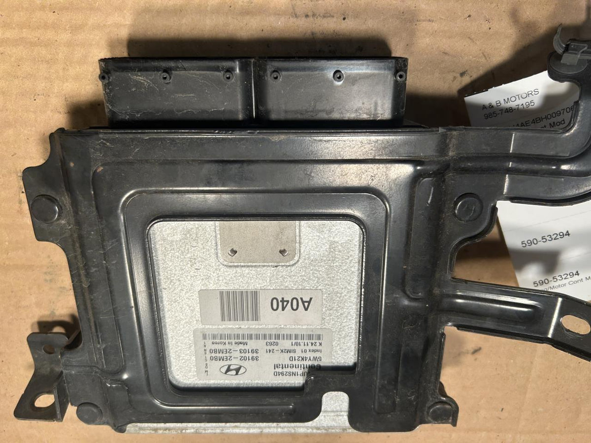 Engine Control Module (ECM/PCM) from a 2011 Hyundai Elantra, photo 2