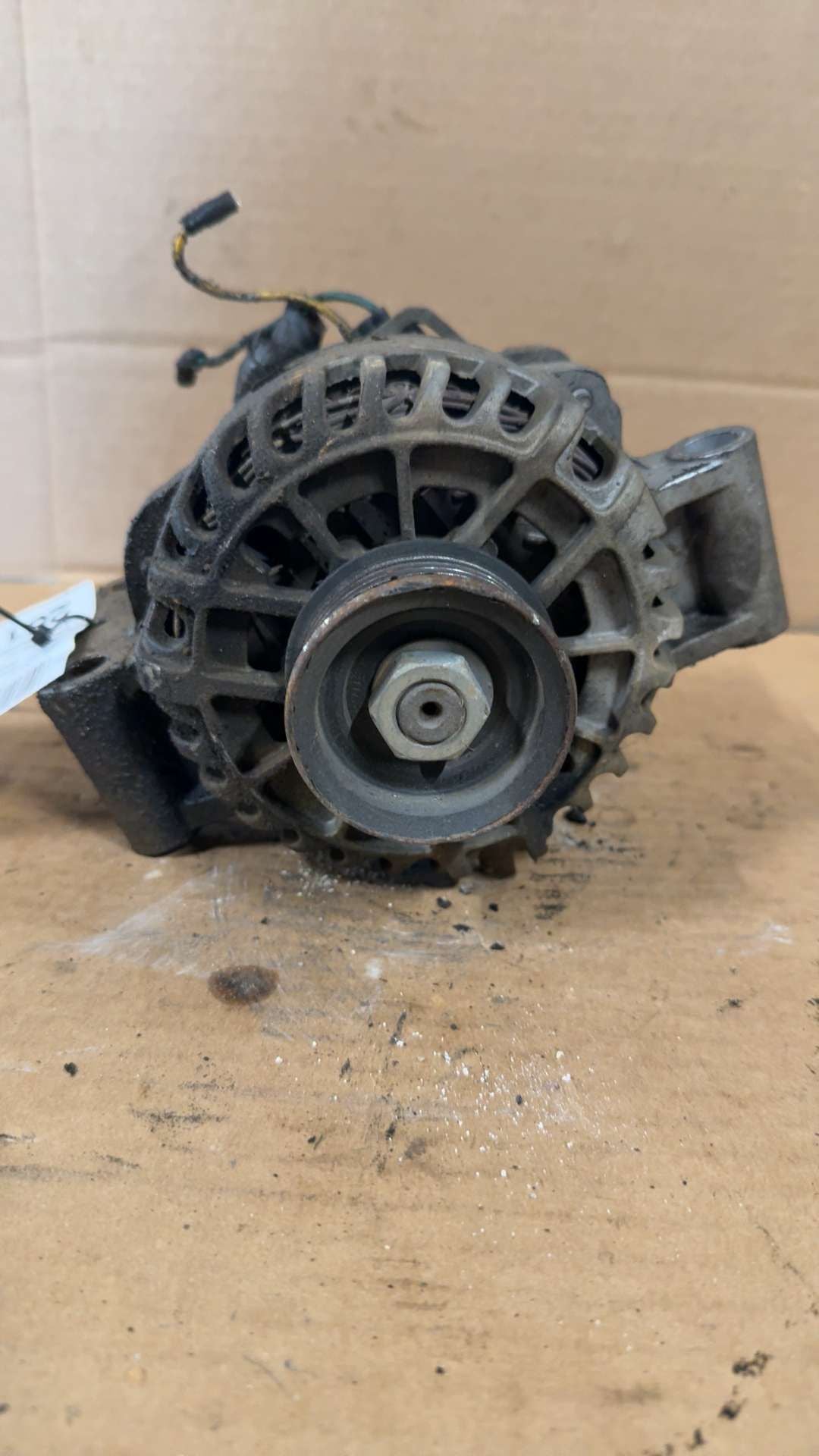 Alternator from a 2002 Ford Escape, photo 1