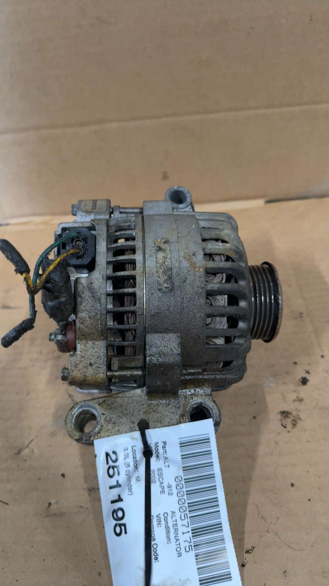 Alternator from a 2002 Ford Escape, photo 2