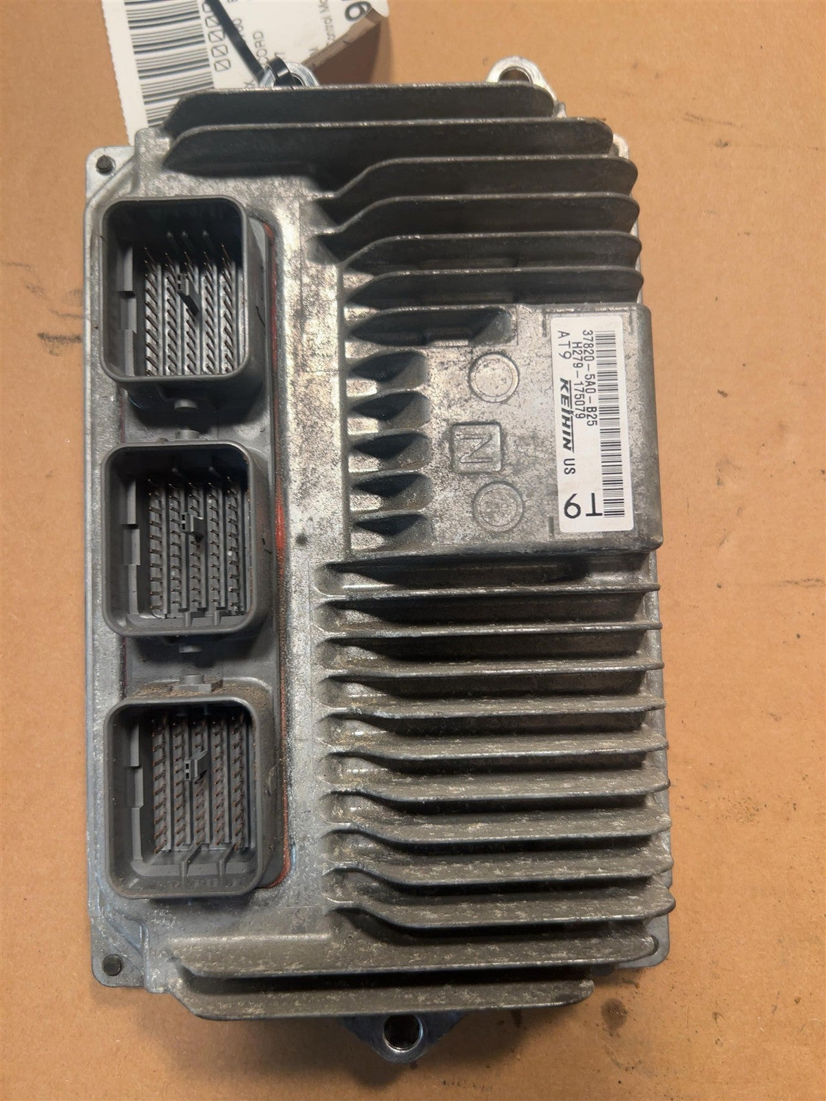 Engine Control Module (ECM/PCM) from a 2017 Honda Accord, photo 2