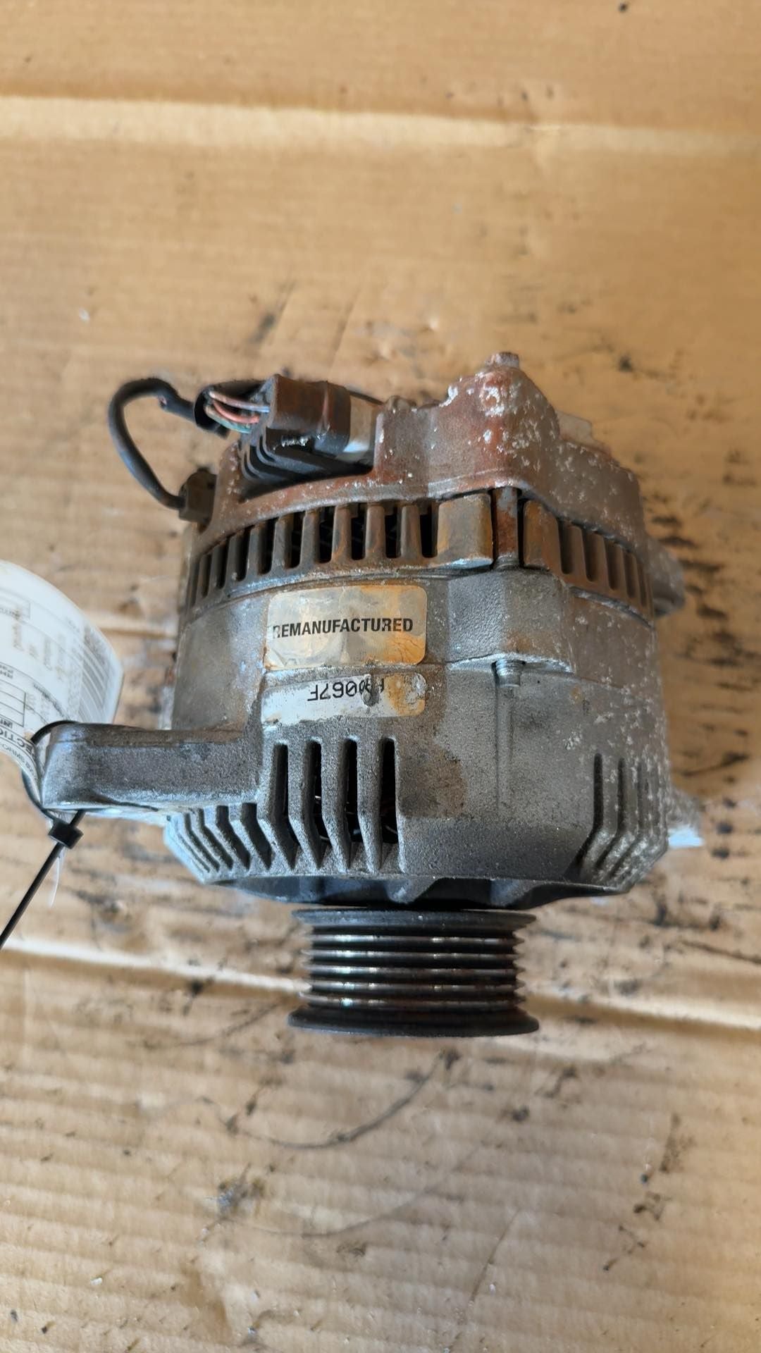 Alternator from a 2002 Ford Escort, photo 2