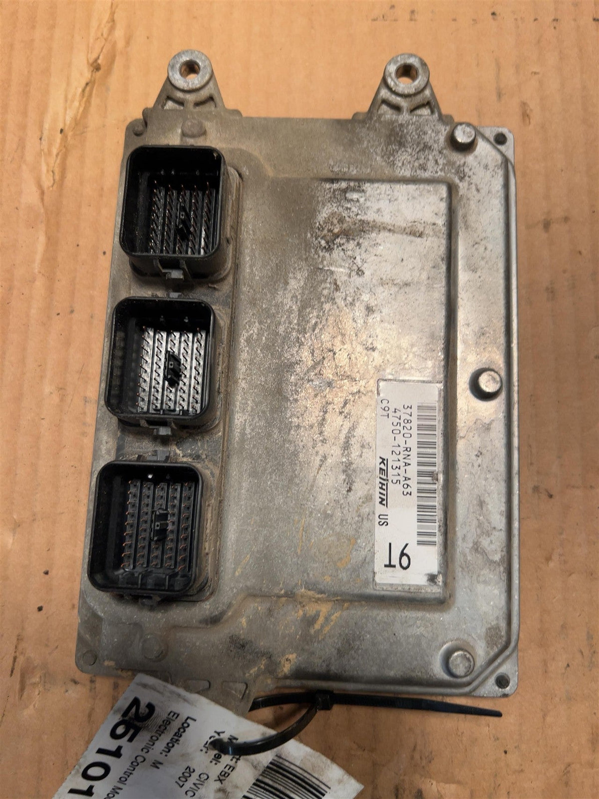 Engine Control Module (ECM/PCM) from a 2007 Honda, photo 1