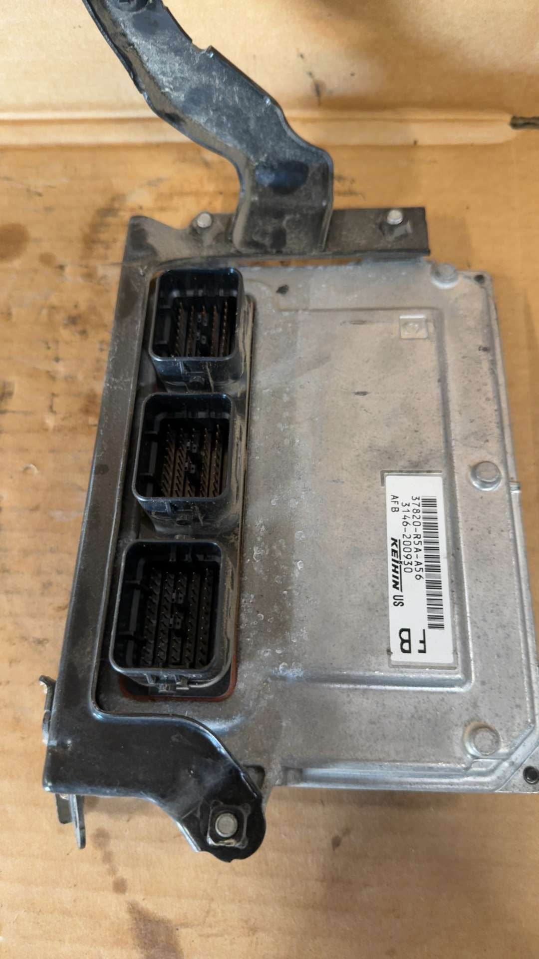 Engine Control Module (ECM/PCM) from a 2014 Honda CR-V, photo 2