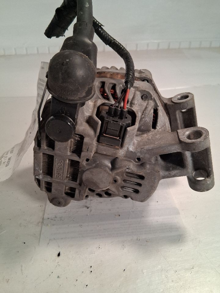 Alternator from a 2010 Ford Explorer, photo 2
