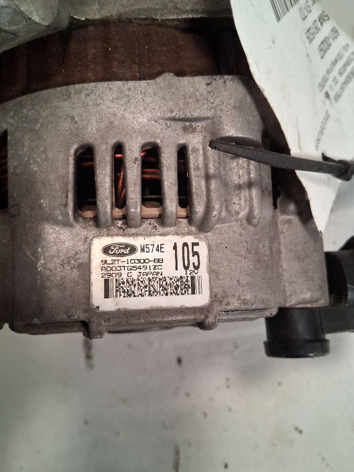 Alternator from a 2010 Ford Explorer, photo 3