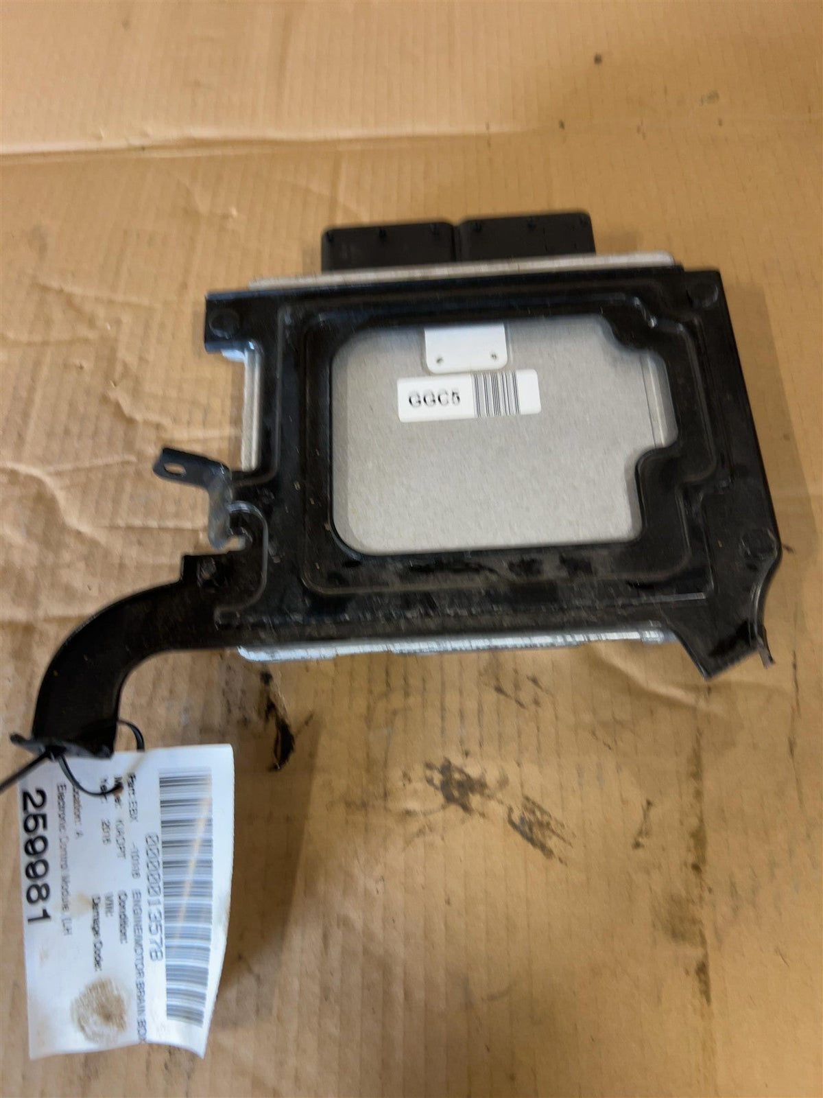 Engine Control Module (ECM/PCM) from a 2016 Kia Optima, photo 1