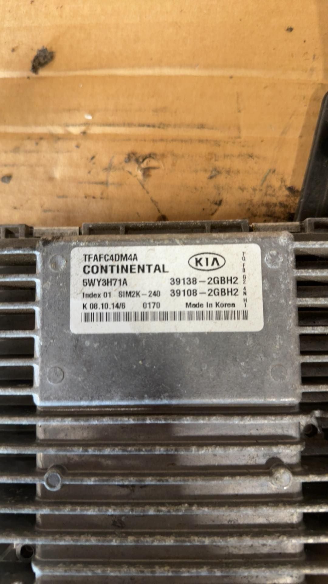 Engine Control Module (ECM/PCM) from a 2015 Kia Optima, photo 2