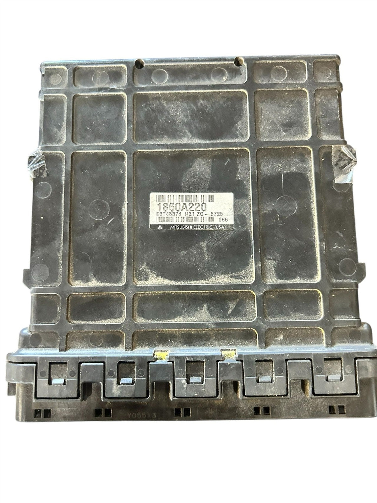 Engine Control Module (ECM/PCM) from a 2006 Mitsubishi, photo 3