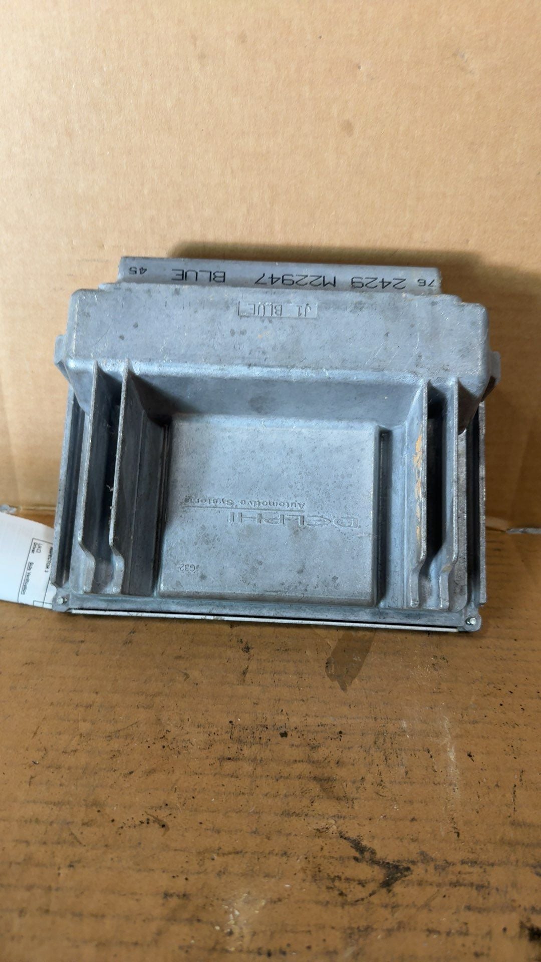 Engine Control Module (ECM/PCM) from a 2000 Saturn L Series, photo 3
