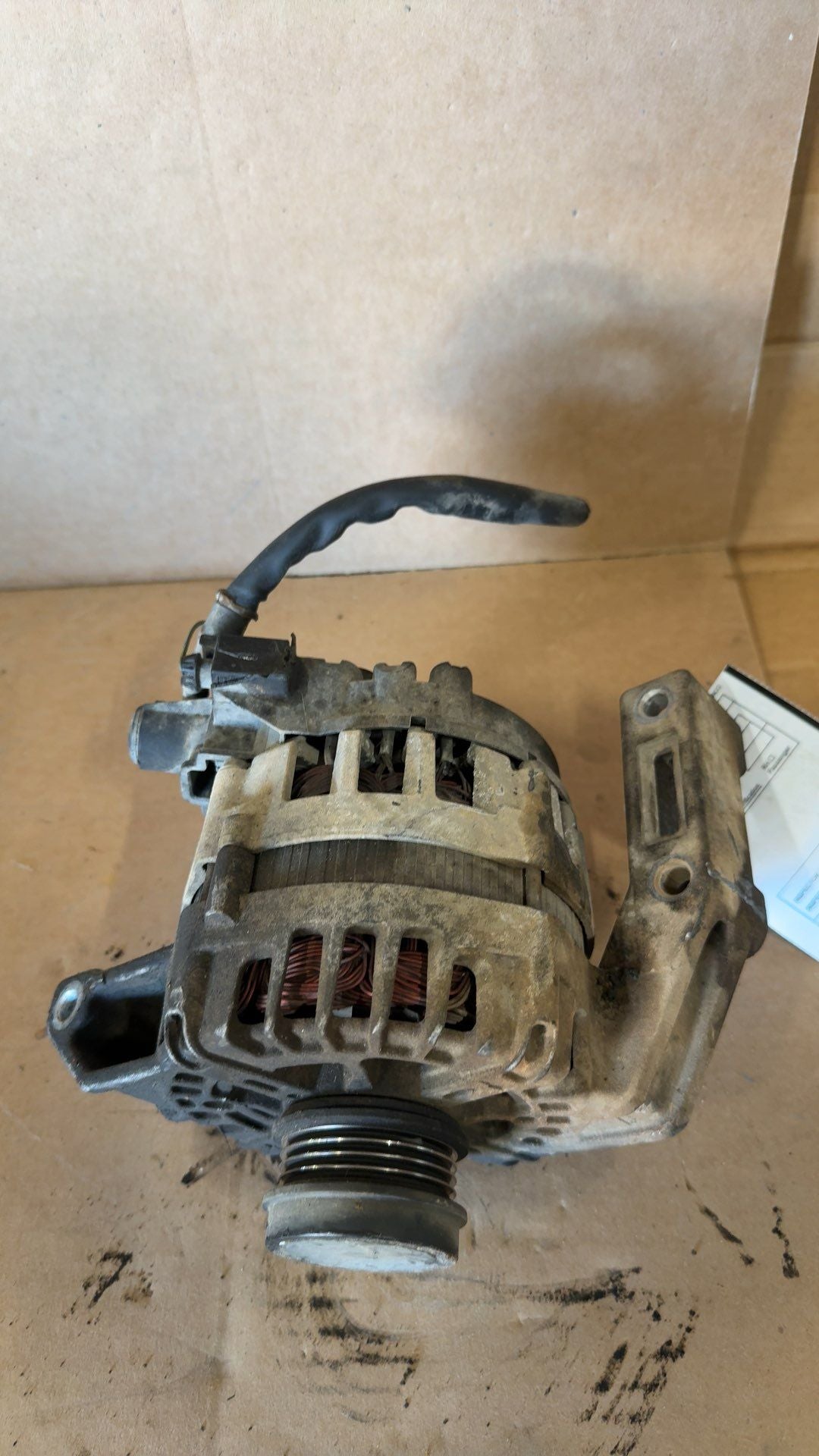 Alternator from a 2014 Ford Focus, photo 2