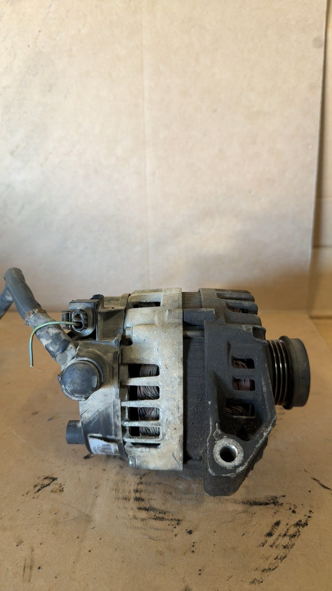 Alternator from a 2014 Ford Focus, photo 3