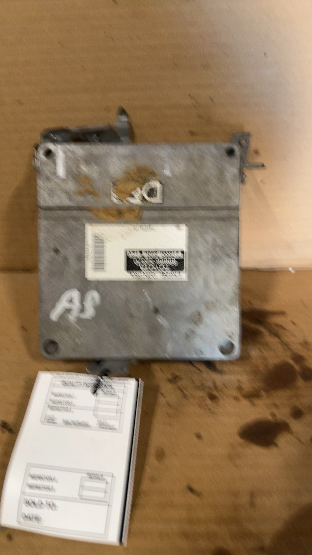 Engine Control Module (ECM/PCM) from a 2005 Scion, photo 1