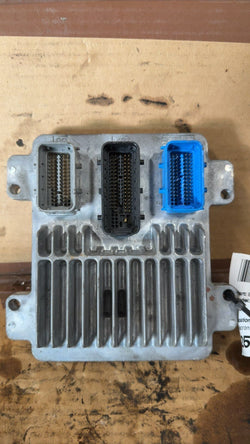 Engine Control Module (ECM/PCM) from a 2005 Saturn Relay, photo 1