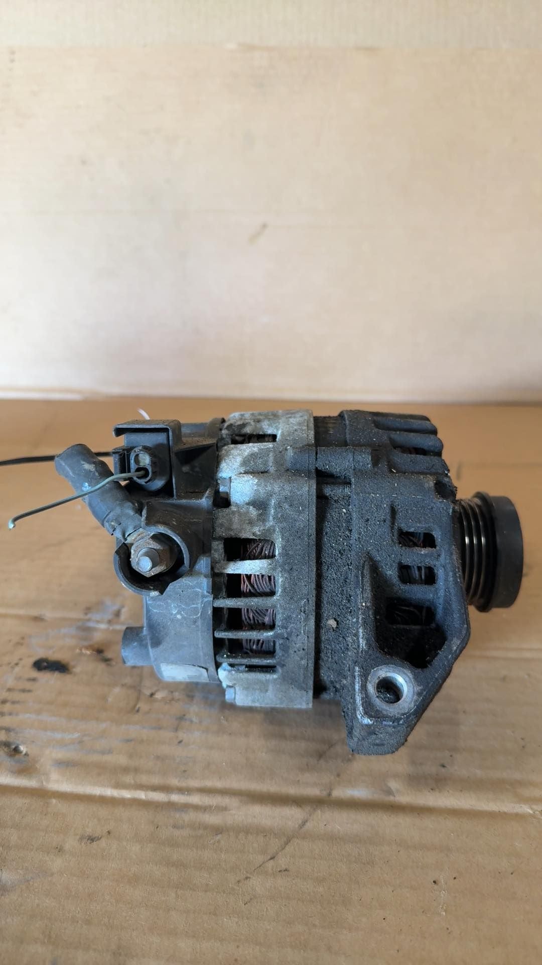 Alternator from a 2015 Ford Focus, photo 3