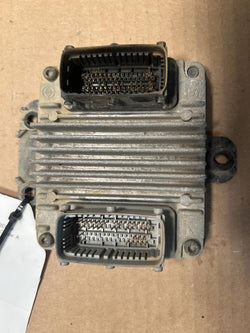 Engine Control Module (ECM/PCM) from a 2005 Suzuki Forenza, photo 1