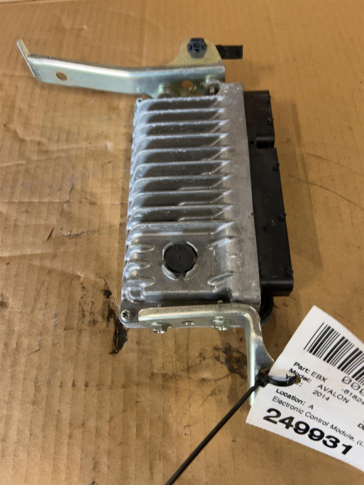 Engine Control Module (ECM/PCM) from a 2014 Toyota Avalon, photo 1