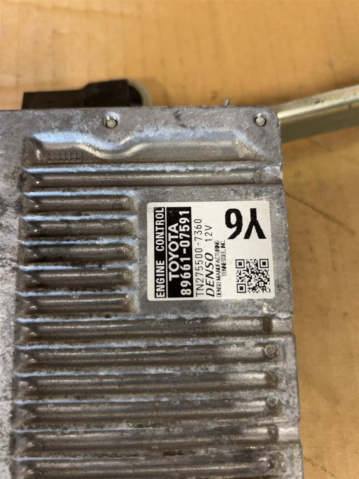 Engine Control Module (ECM/PCM) from a 2014 Toyota Avalon, photo 3