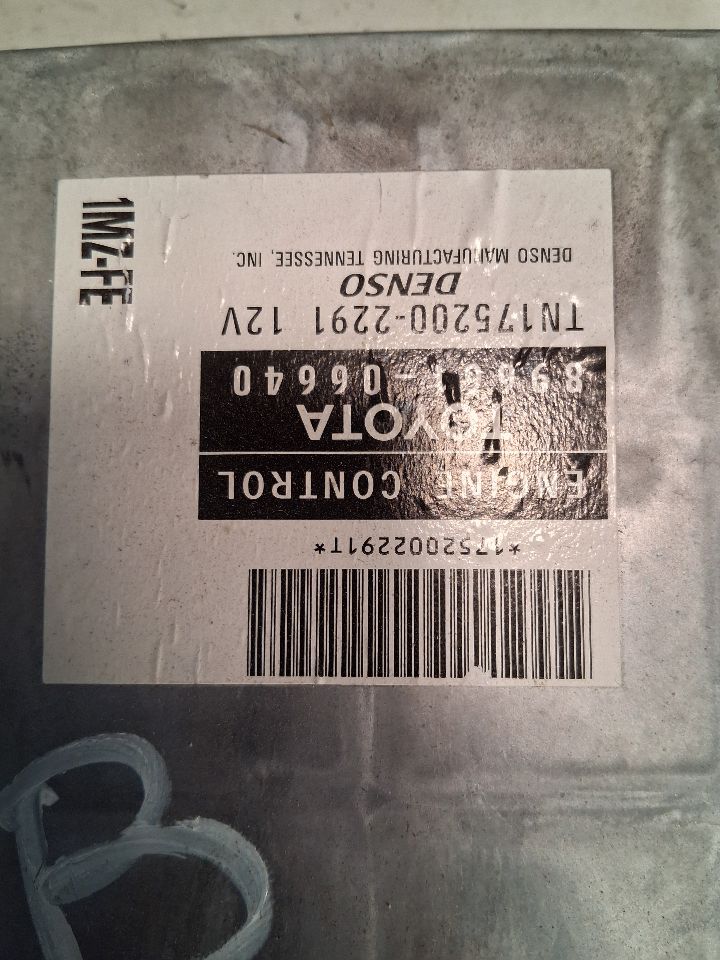 Engine Control Module (ECM/PCM) from a 1999 Toyota Camry, photo 2