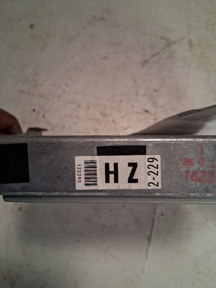 Engine Control Module (ECM/PCM) from a 1999 Toyota Camry, photo 4