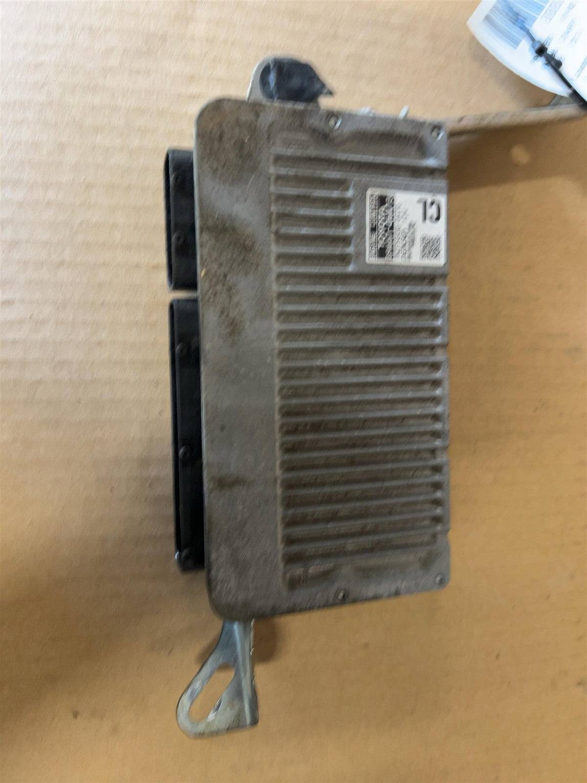 Engine Control Module (ECM/PCM) from a 2013 Toyota Camry, photo 2
