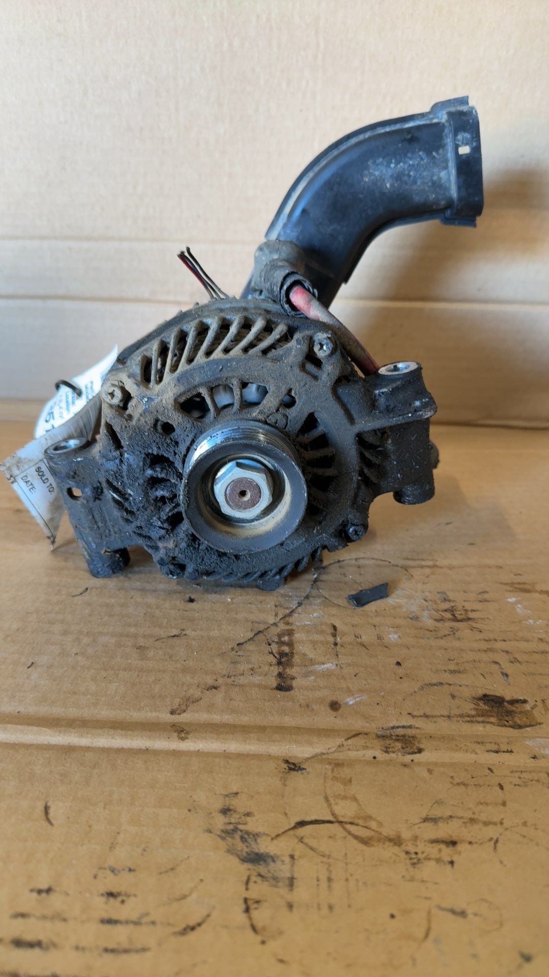 Alternator from a 2007 Ford, photo 1