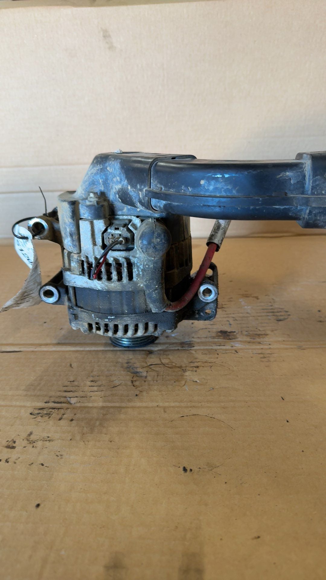 Alternator from a 2007 Ford, photo 2