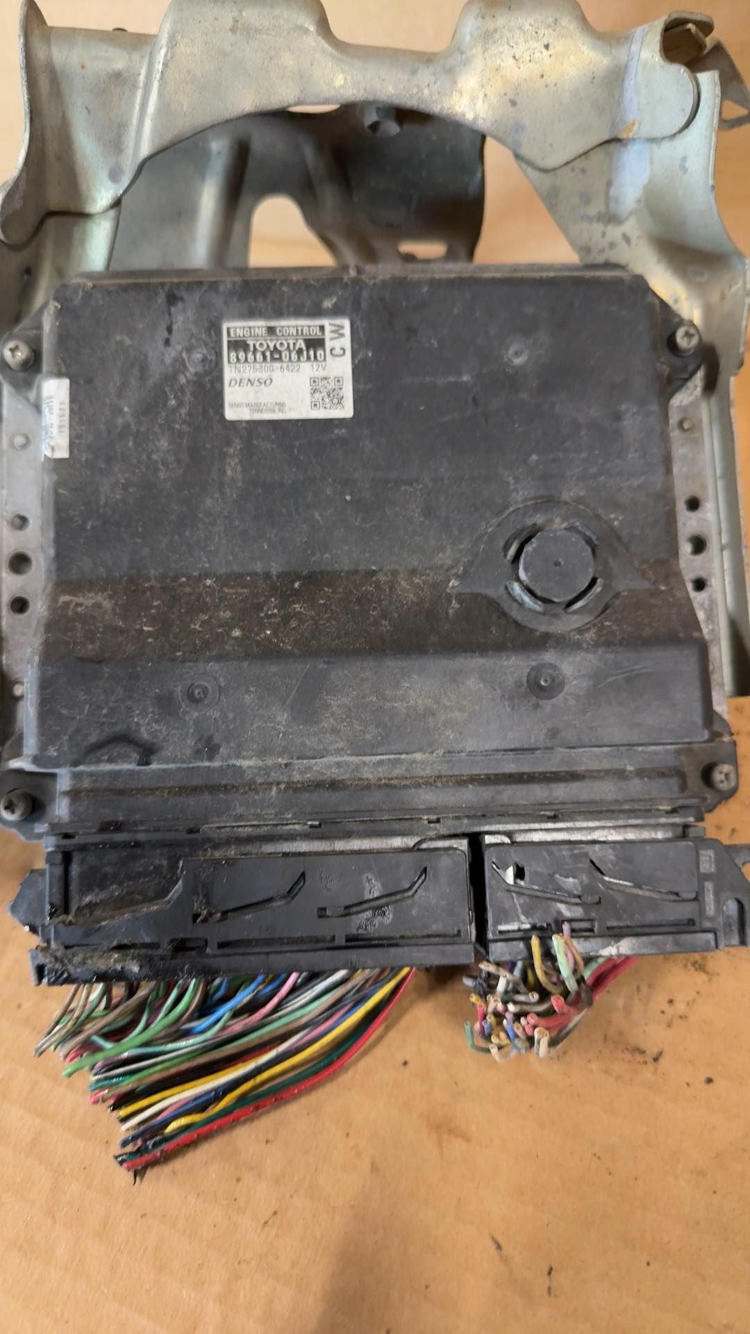 Engine Control Module (ECM/PCM) from a 2010 Toyota Camry, photo 1