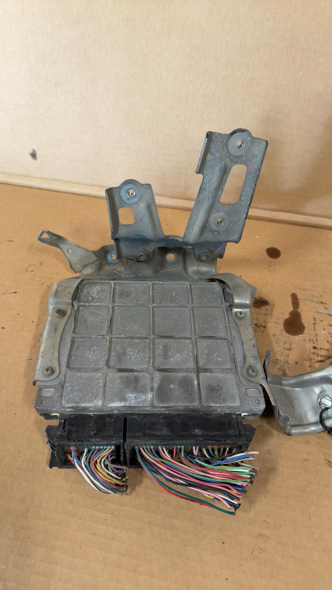 Engine Control Module (ECM/PCM) from a 2010 Toyota Camry, photo 2