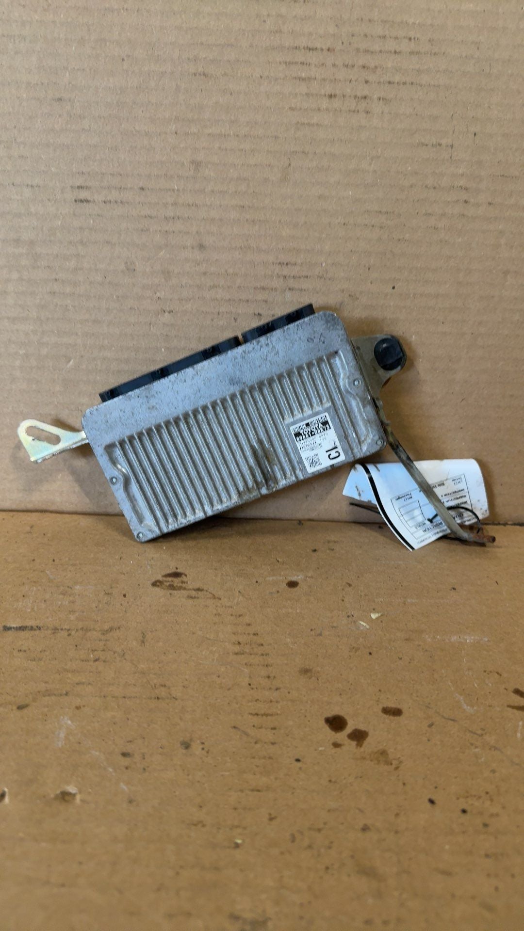 Engine Control Module (ECM/PCM) from a 2014 Toyota Camry, photo 1