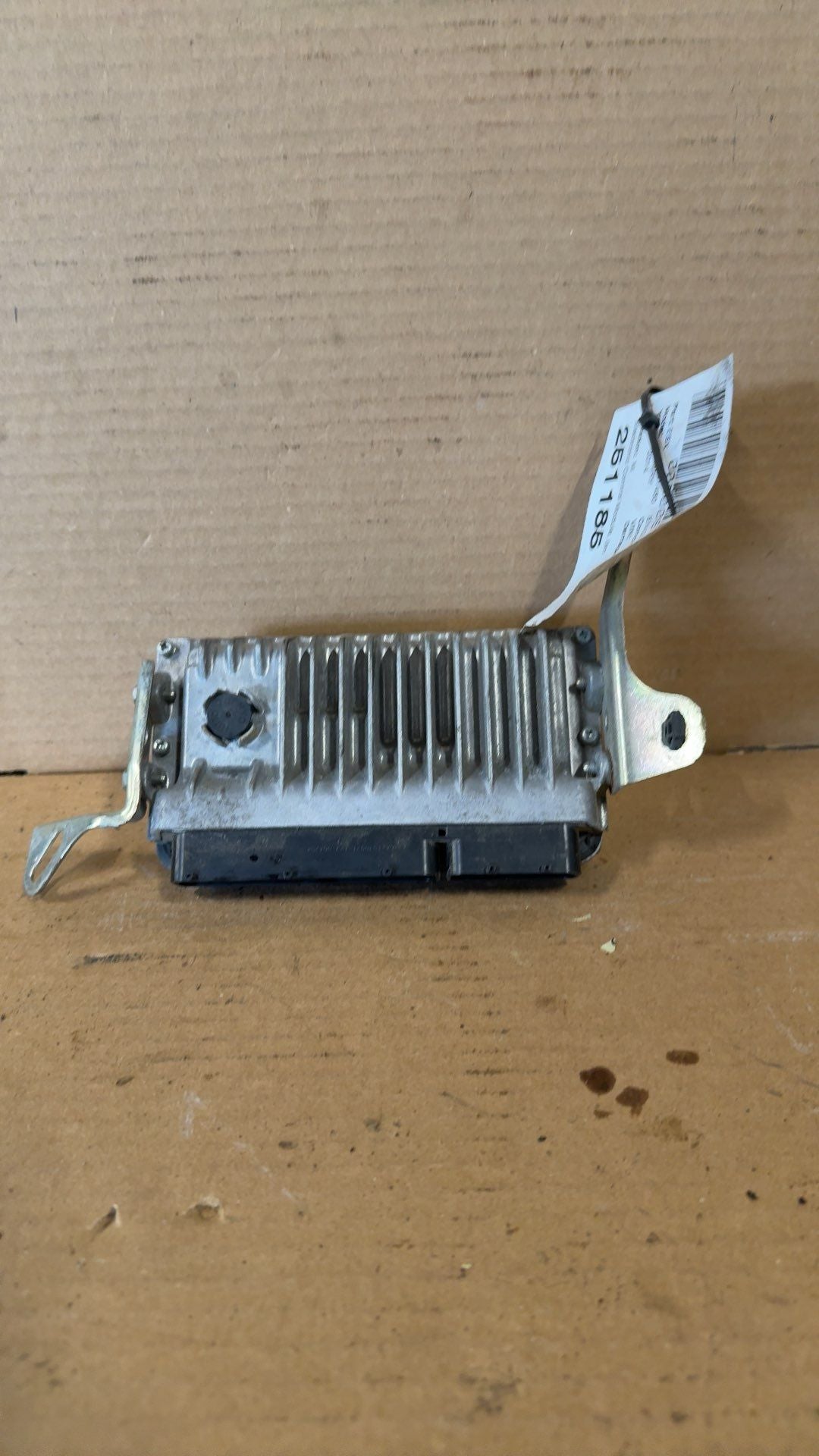 Engine Control Module (ECM/PCM) from a 2014 Toyota Camry, photo 2