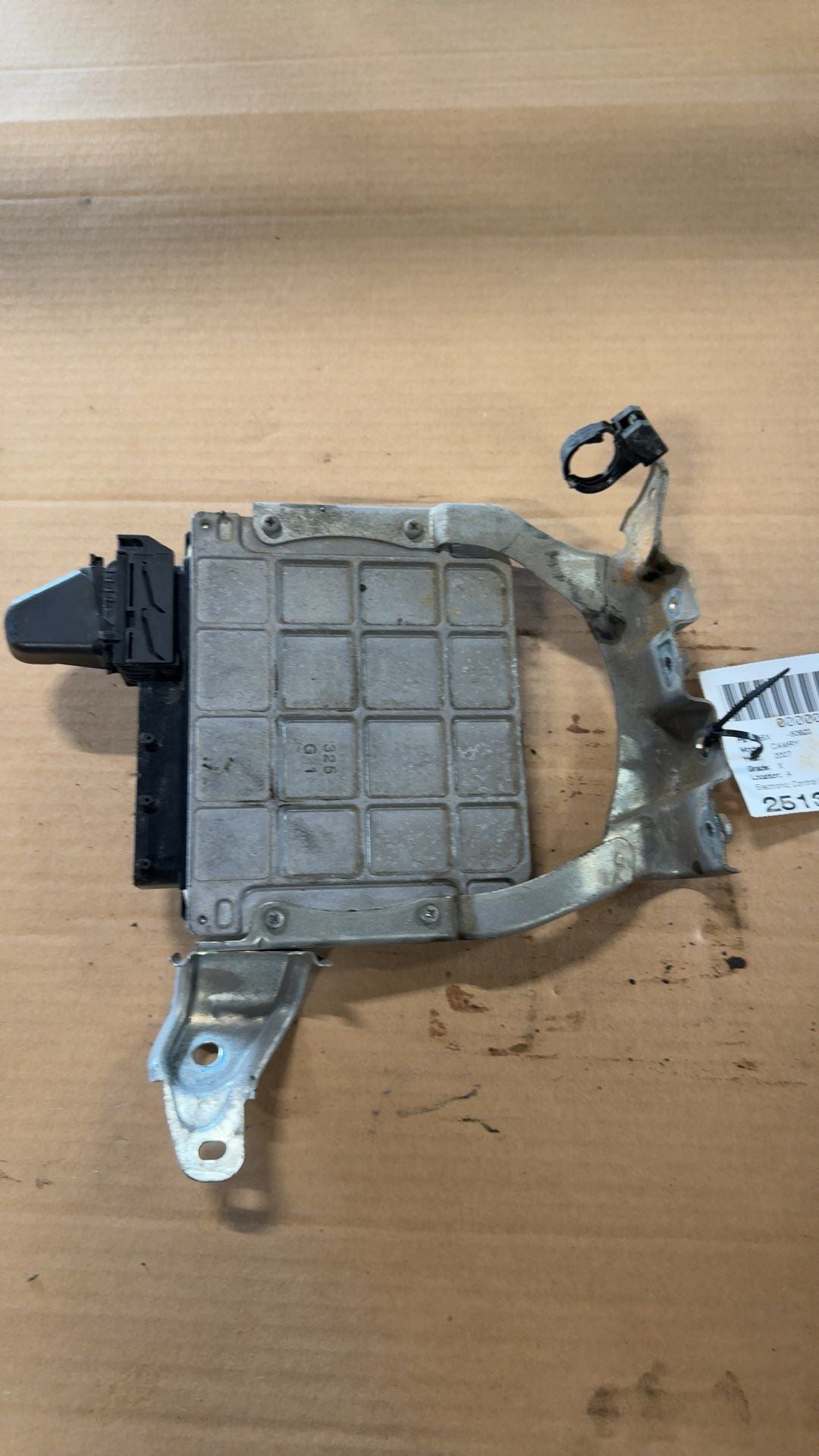 Engine Control Module (ECM/PCM) from a 2007 Toyota, photo 1