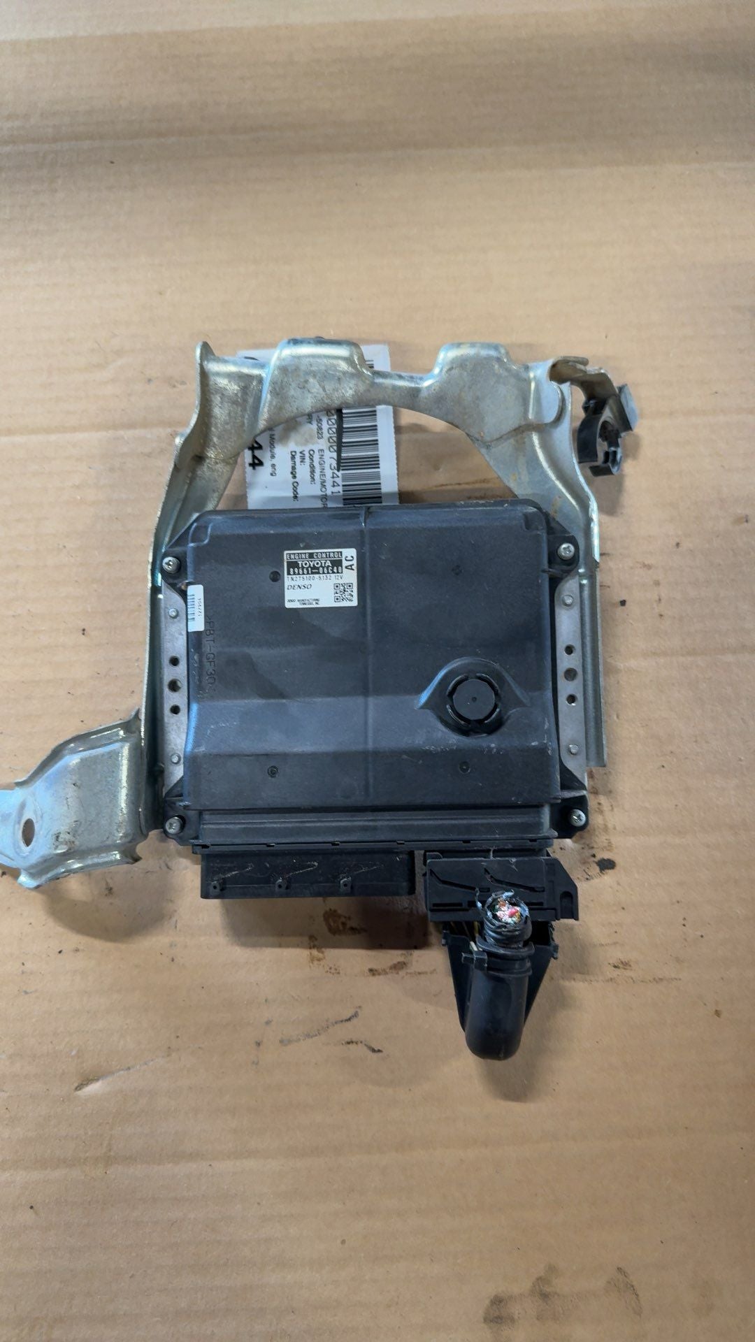 Engine Control Module (ECM/PCM) from a 2007 Toyota, photo 2