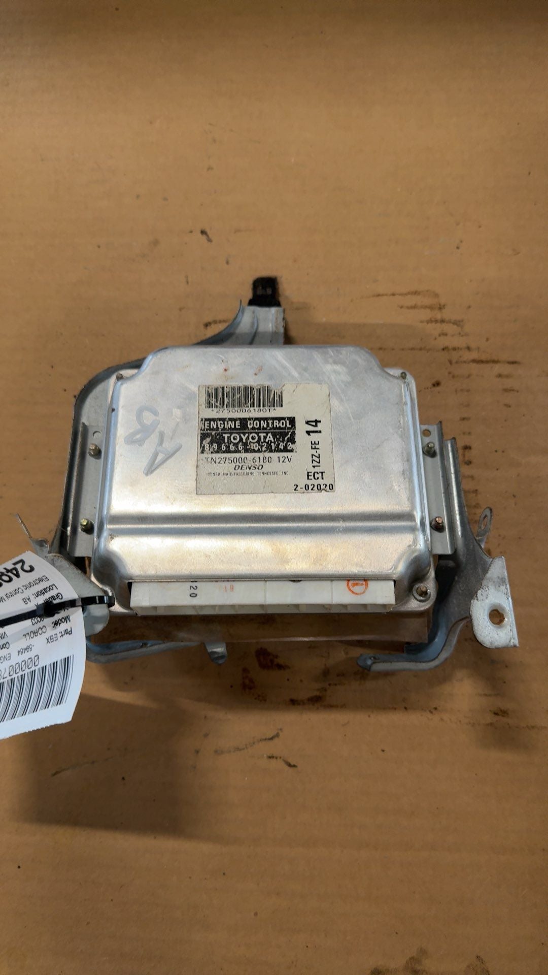 Engine Control Module (ECM/PCM) from a 2003 Toyota Corolla, photo 1