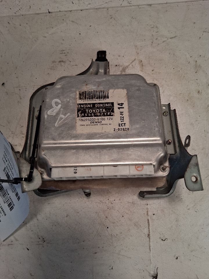 Engine Control Module (ECM/PCM) from a 2003 Toyota Corolla, photo 4