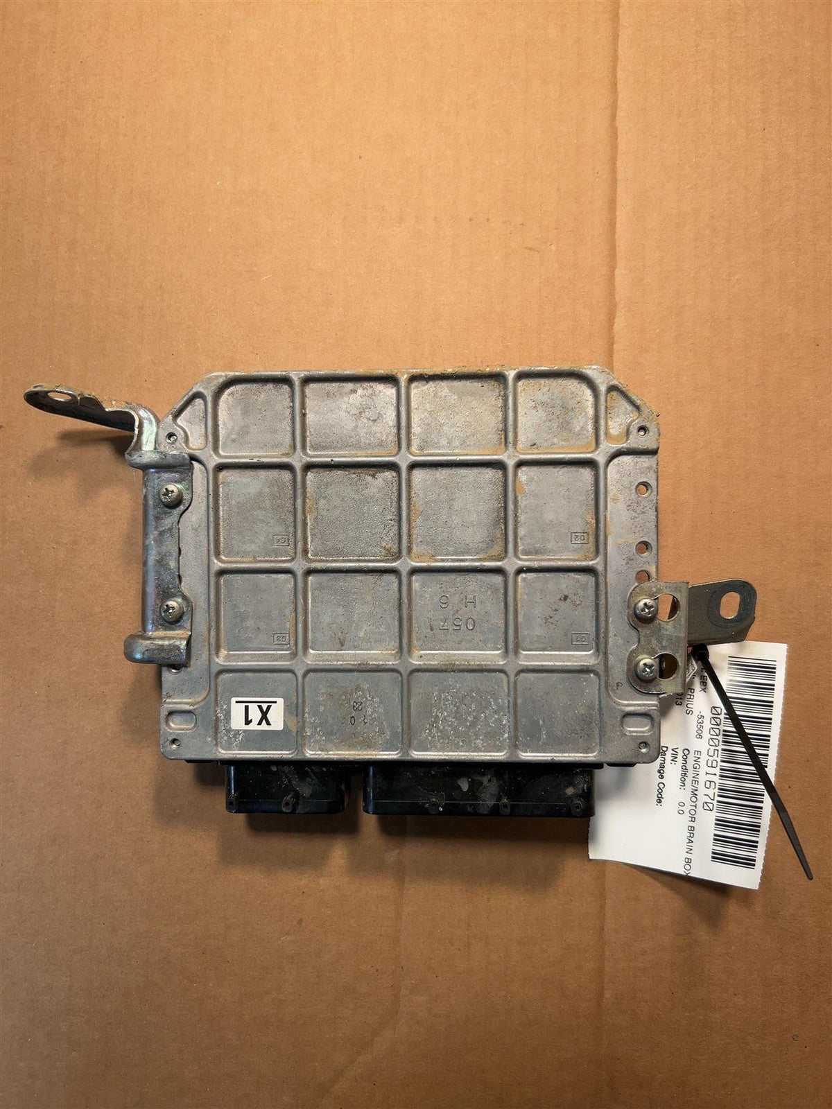 Engine Control Module (ECM/PCM) from a 2013 Toyota Prius, photo 2