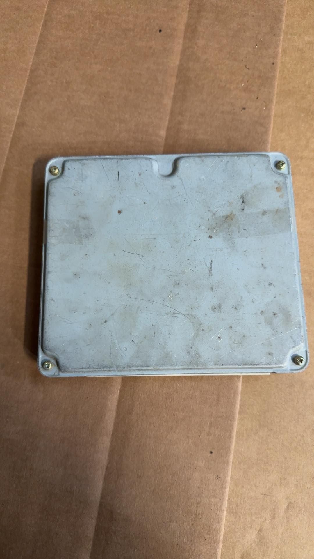 Engine Control Module (ECM/PCM) from a 2001 Toyota Highlander, photo 2