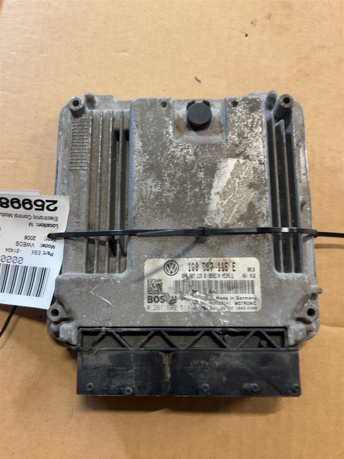 Engine Control Module (ECM/PCM) from a 2008 Volkswagen Eos, photo 1