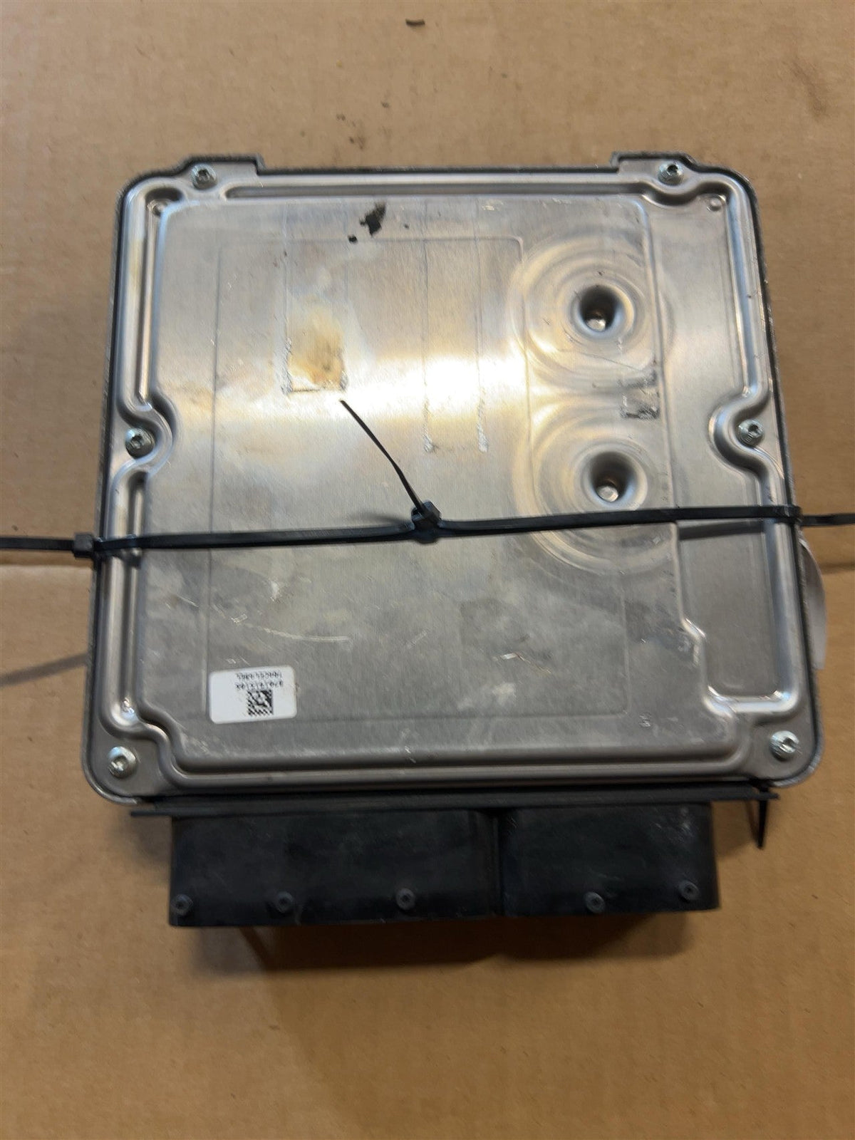 Engine Control Module (ECM/PCM) from a 2008 Volkswagen Eos, photo 2