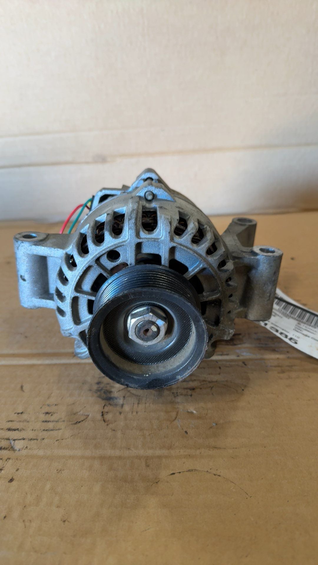 Alternator from a 2006 Ford, photo 1