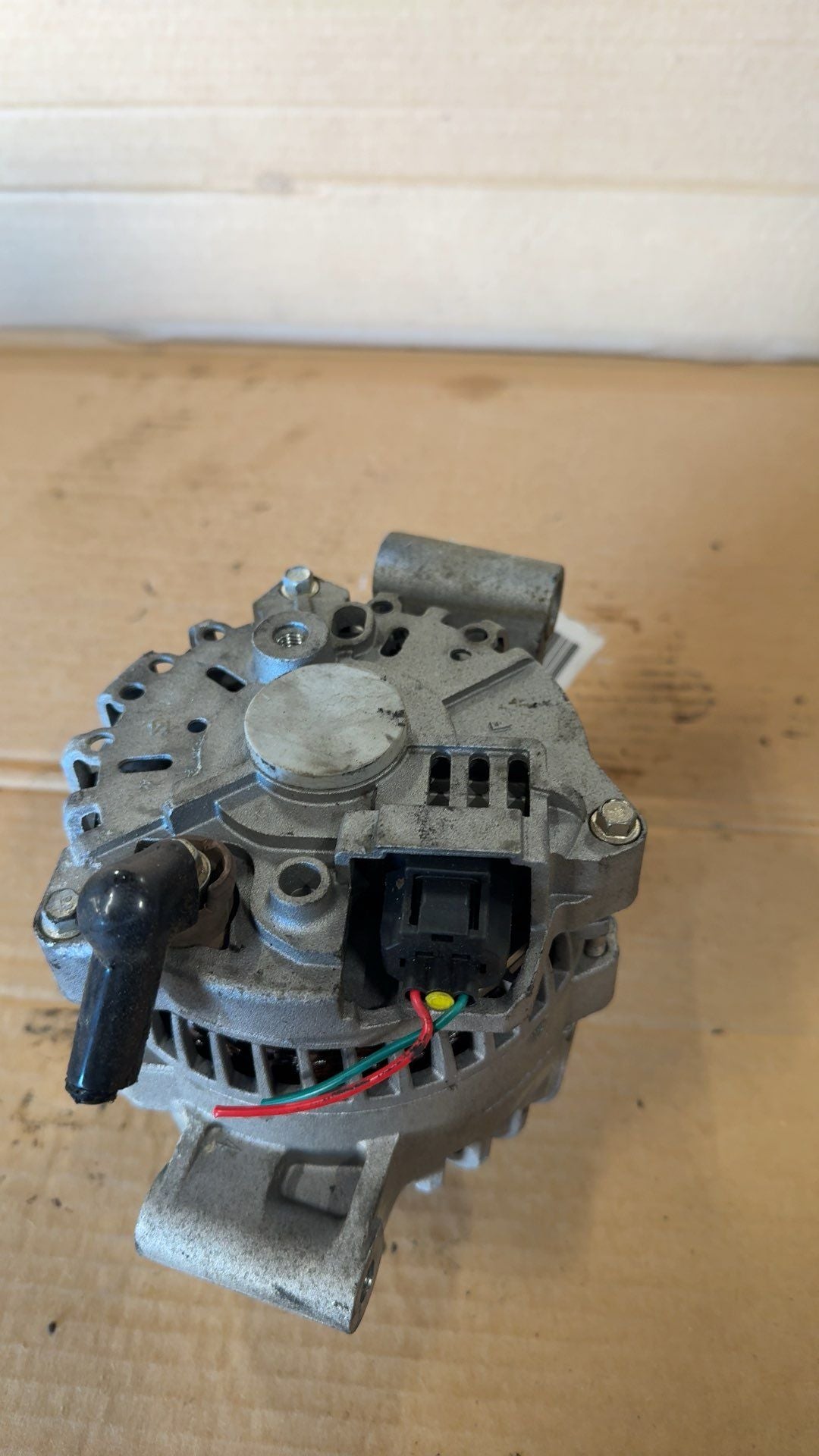 Alternator from a 2006 Ford, photo 3