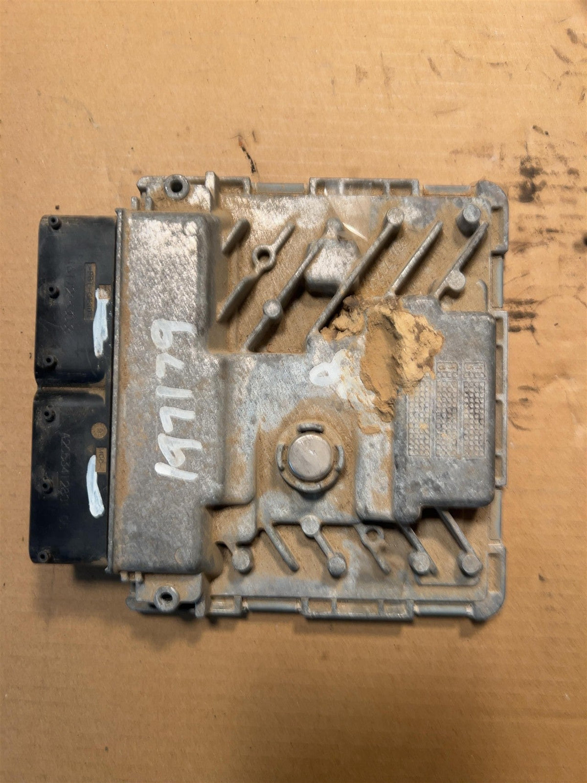 Engine Control Module (ECM/PCM) from a 2017 Volkswagen Passat, photo 2