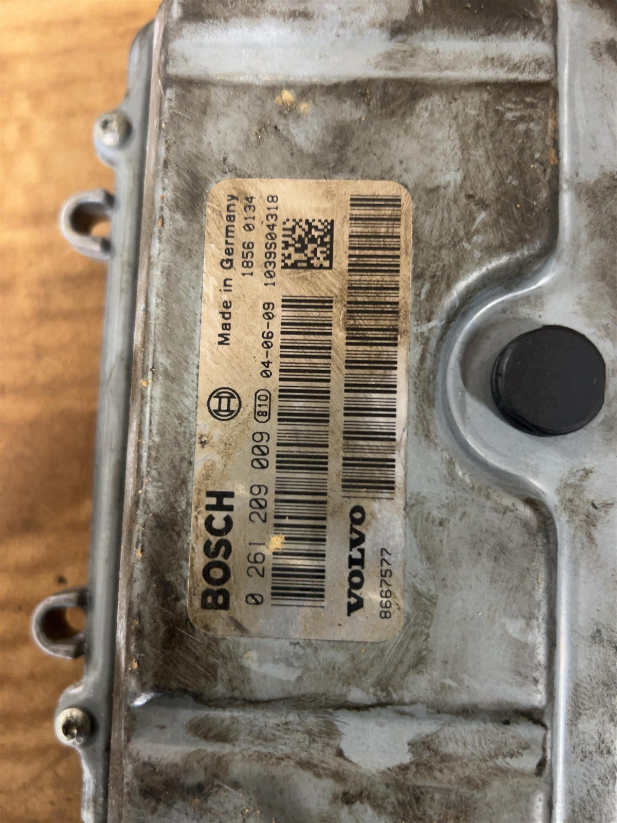 Engine Control Module (ECM/PCM) from a 2005 Volvo, photo 3