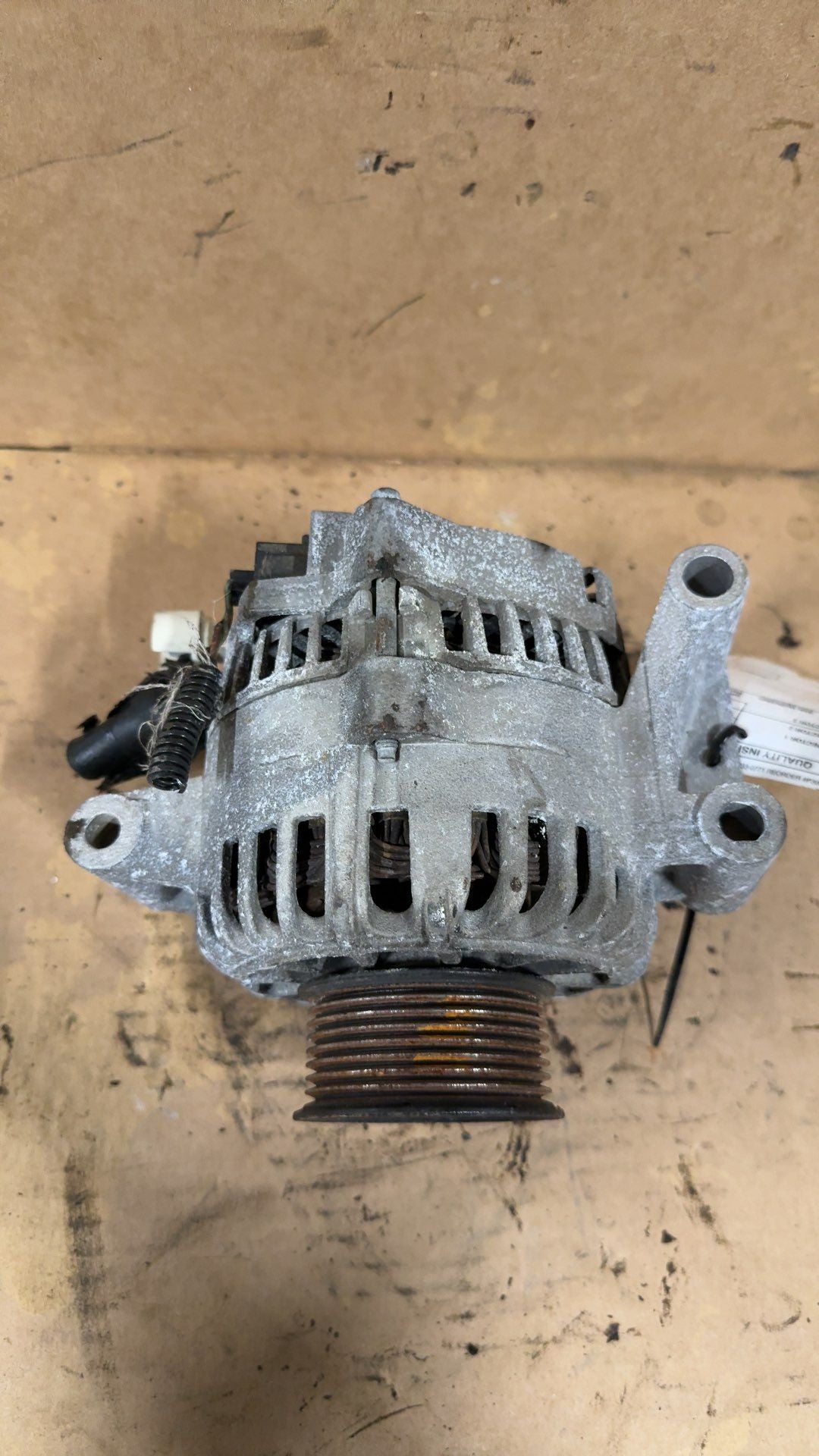 Alternator from a 1999 Ford F-350 Super Duty, photo 2