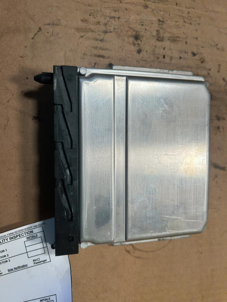 Engine Control Module (ECM/PCM) from a 2006 Volvo, photo 2