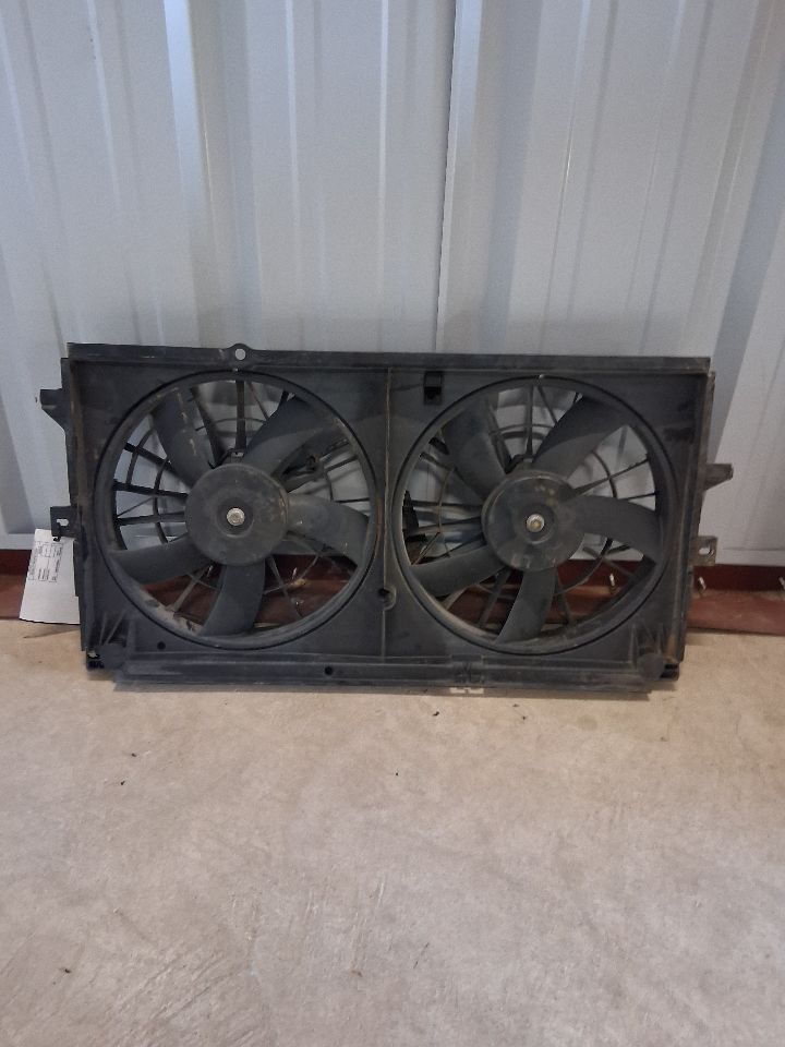 Used OEM Radiator Fan Assembly, photo 2